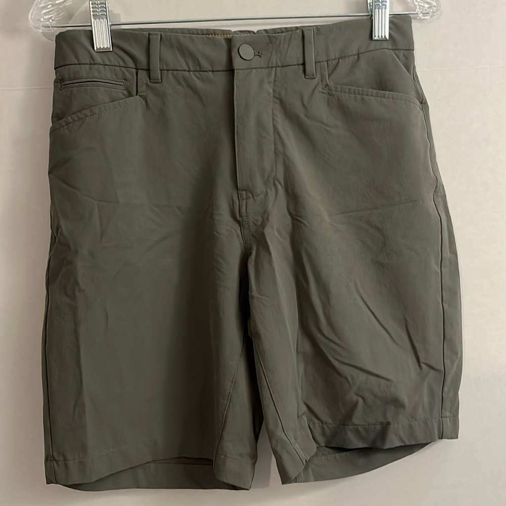 REI Coop Men’s Olive Green Nylon Shorts W30”